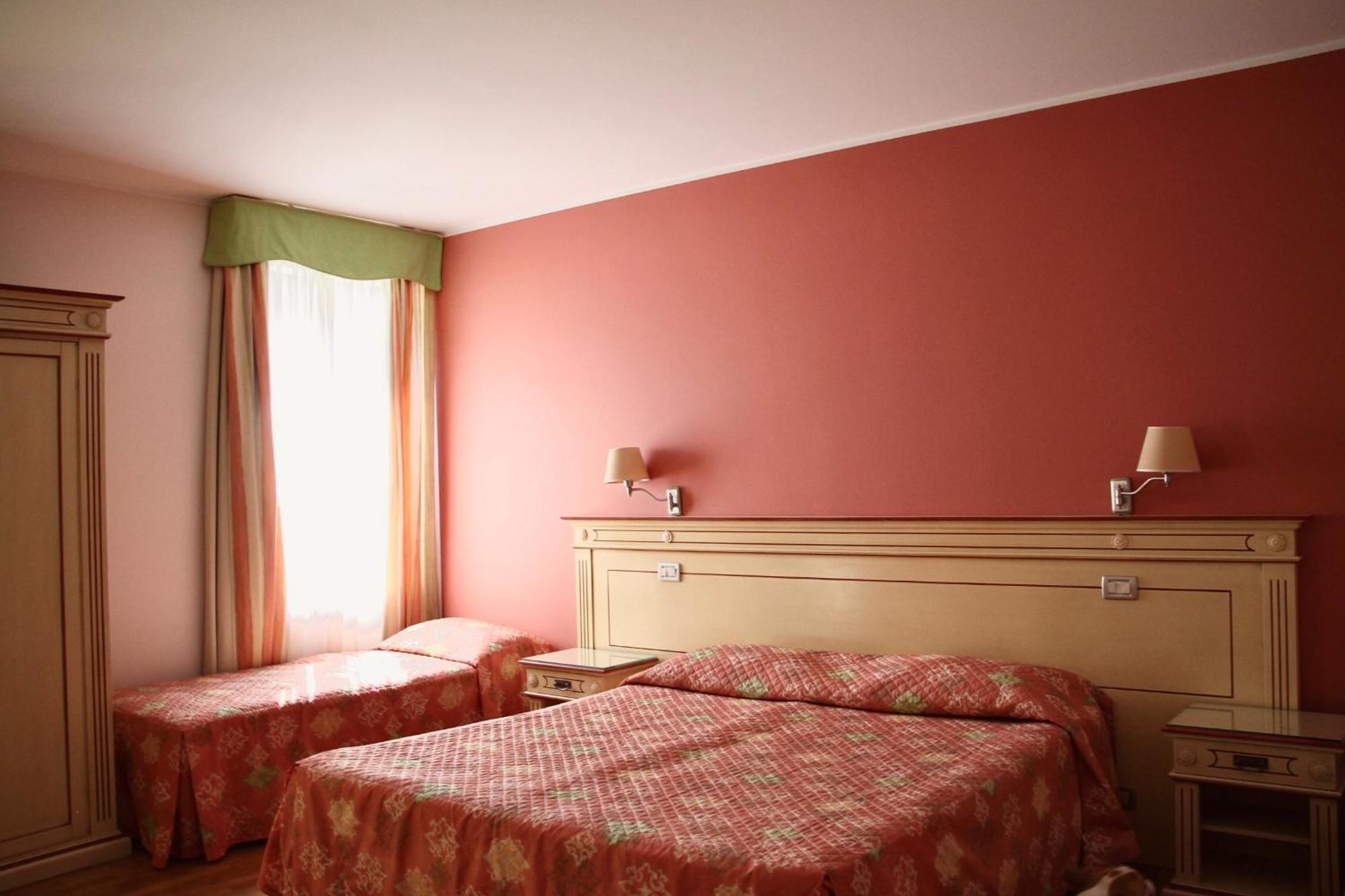 Hotel Matteotti Vercelli Eksteriør billede