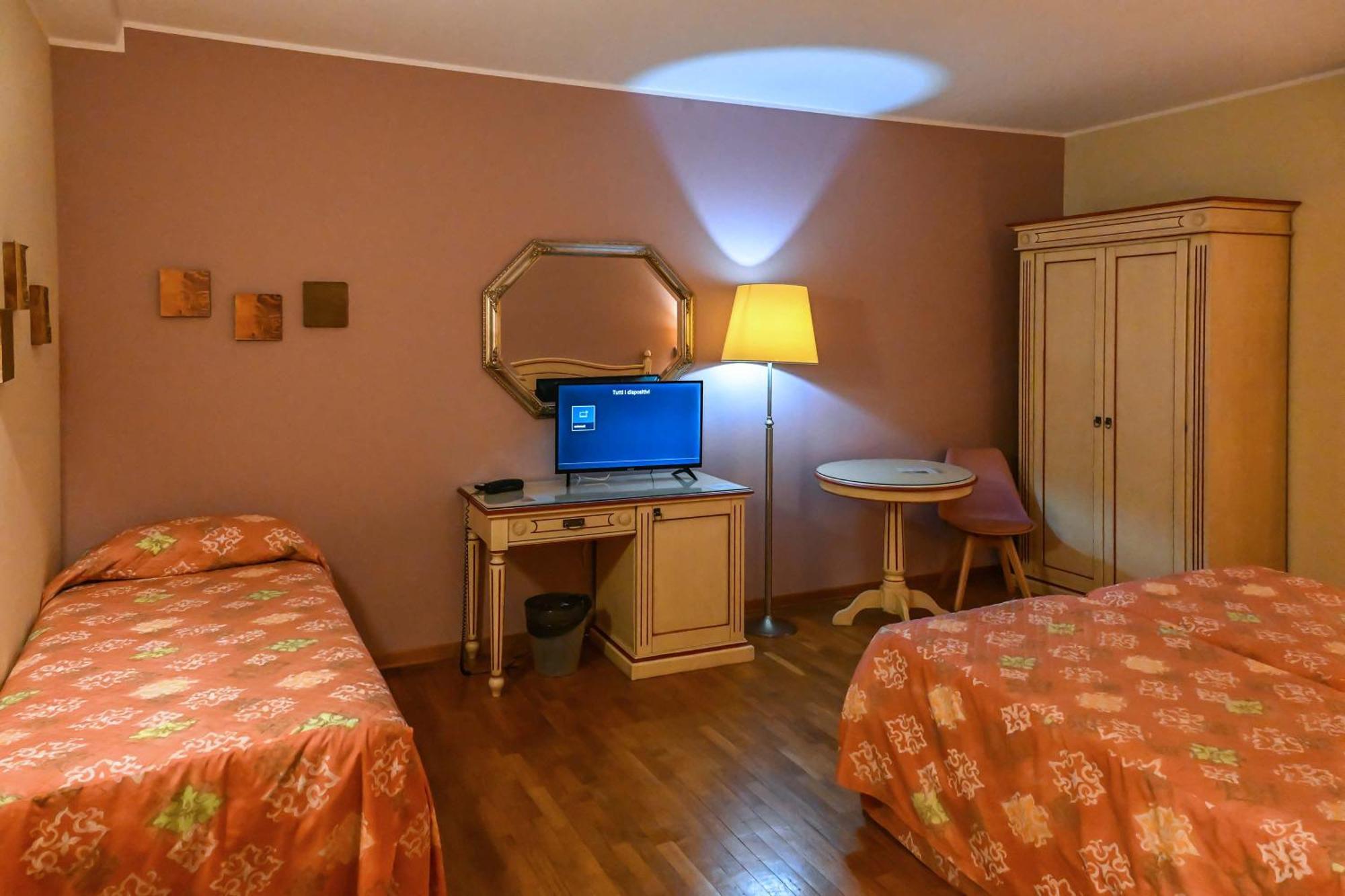 Hotel Matteotti Vercelli Eksteriør billede