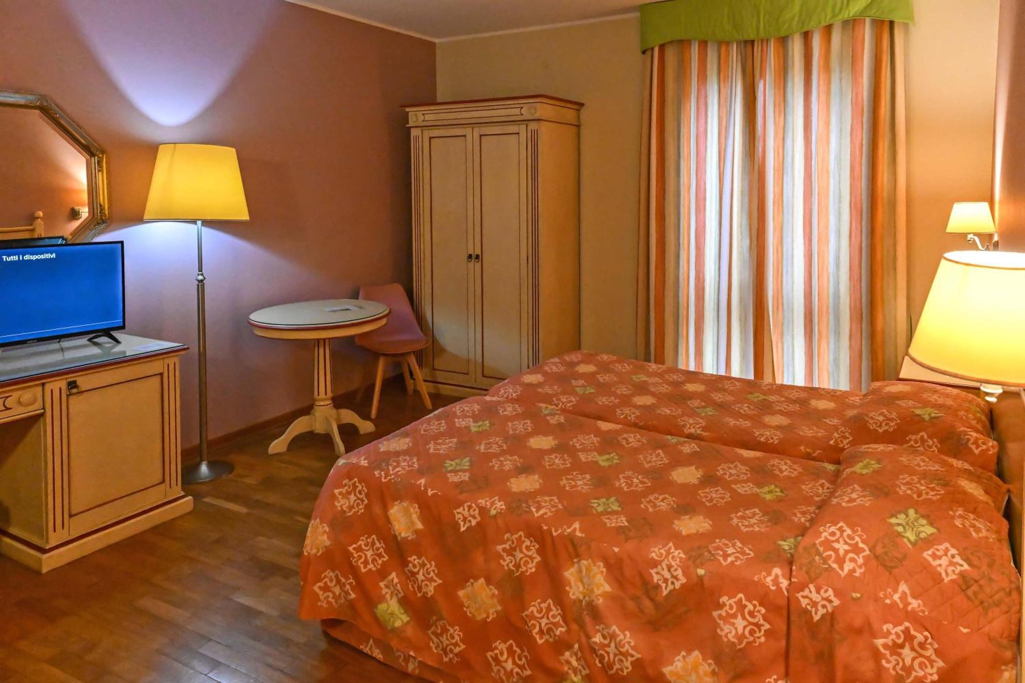 Hotel Matteotti Vercelli Eksteriør billede