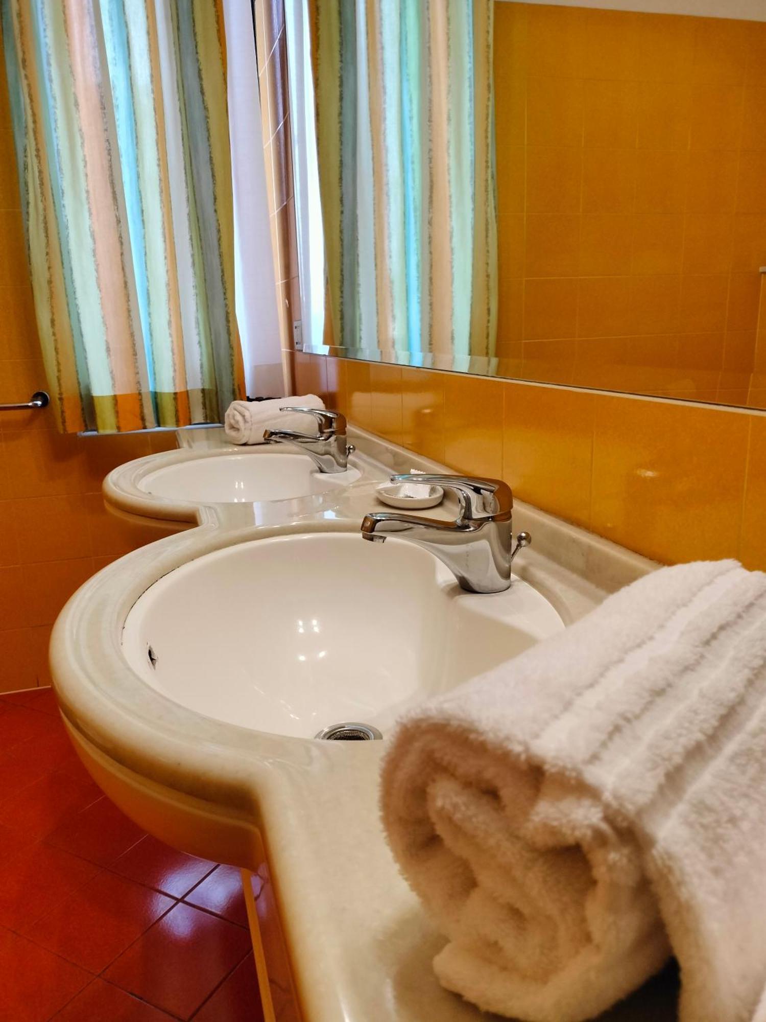 Hotel Matteotti Vercelli Eksteriør billede