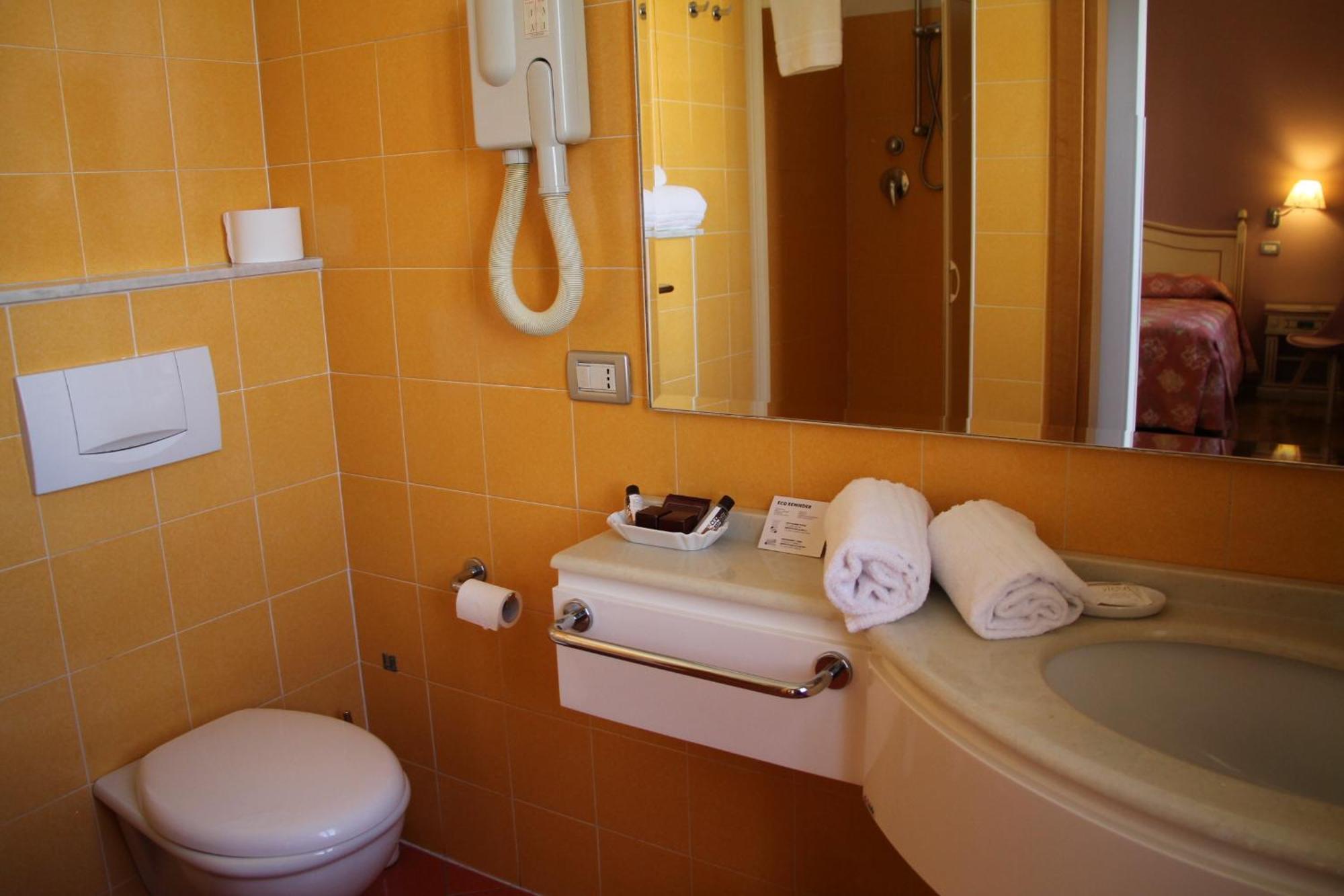 Hotel Matteotti Vercelli Eksteriør billede